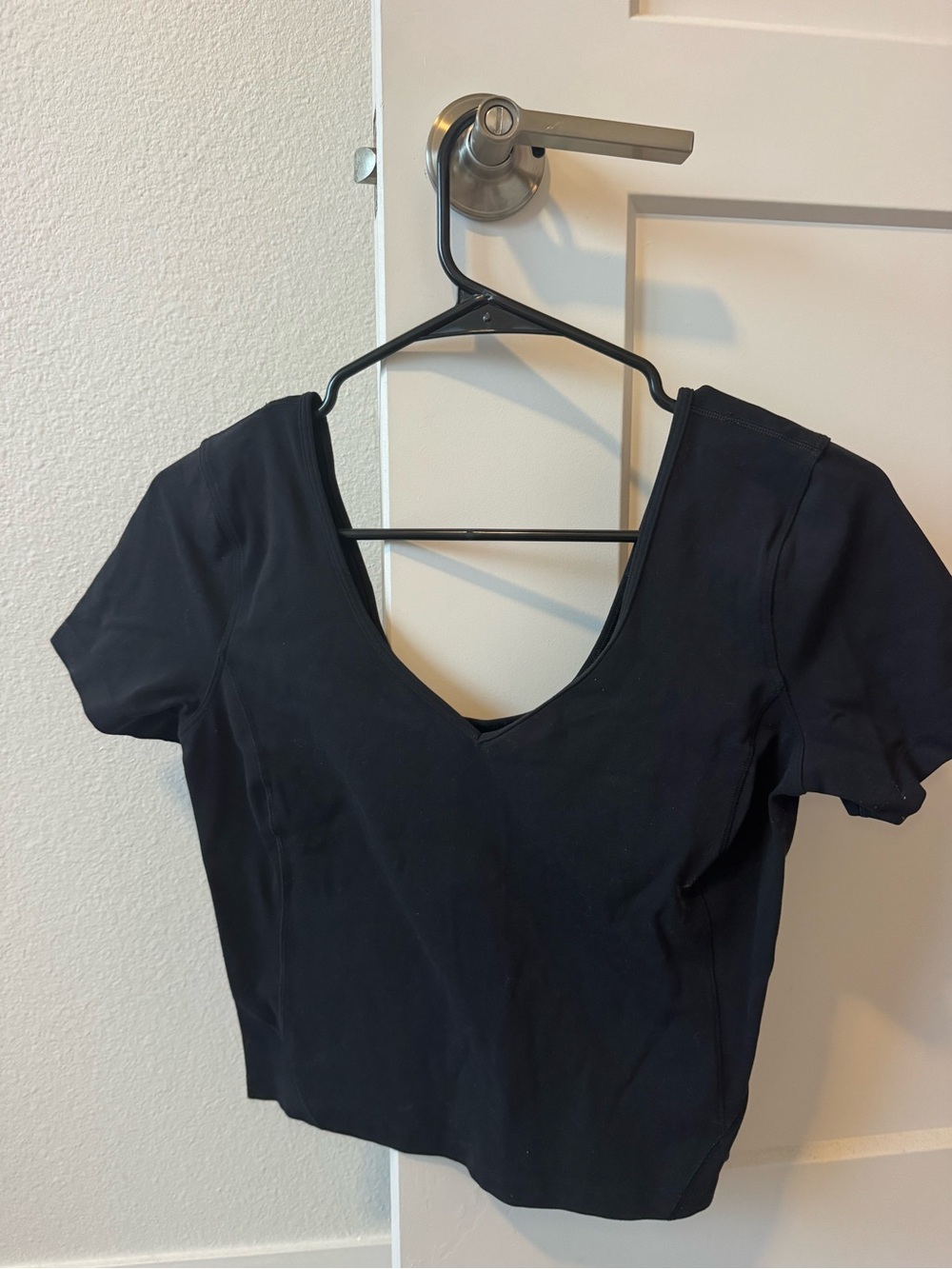 Lululemon black workout crop top